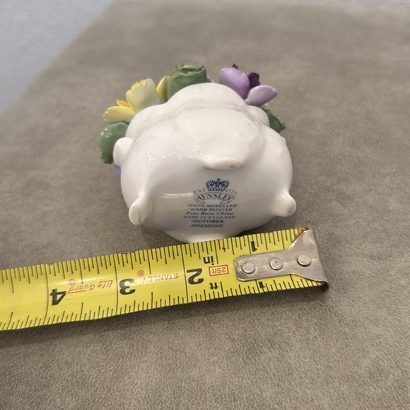 Aynsley Flower Bouquet Figurine Hand Modelled Fine Bone China ~Beautiful - Picture 5 of 8